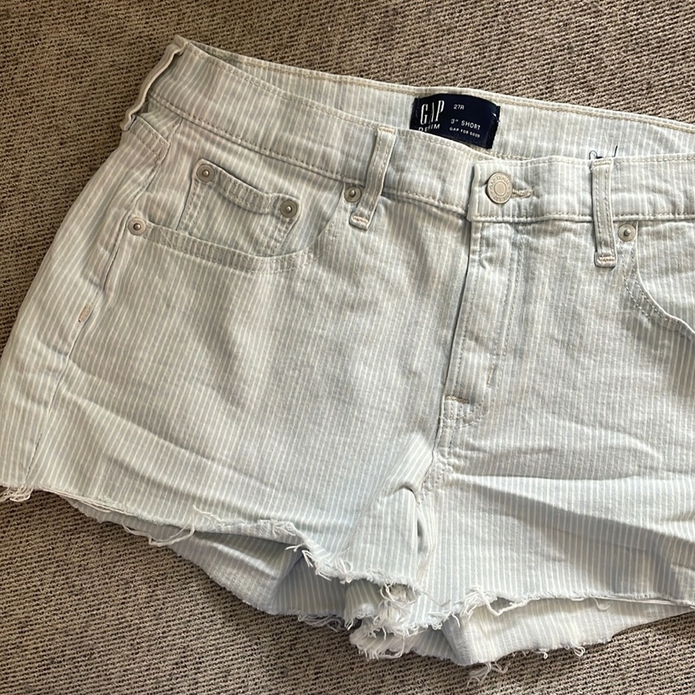Size 27 Gap Light blue/white Pinstriped Shorts